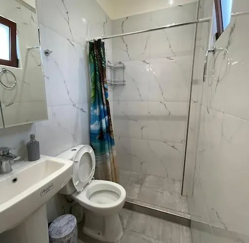 Eirini House Apartamento Leonídion